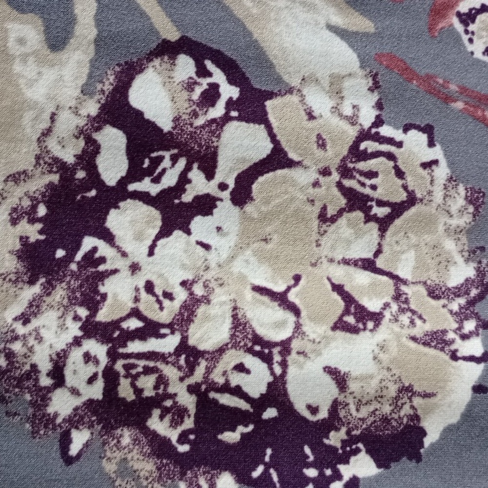 Everly‎ Floral Blouse in Gray and Purple - Picture 6 of 13